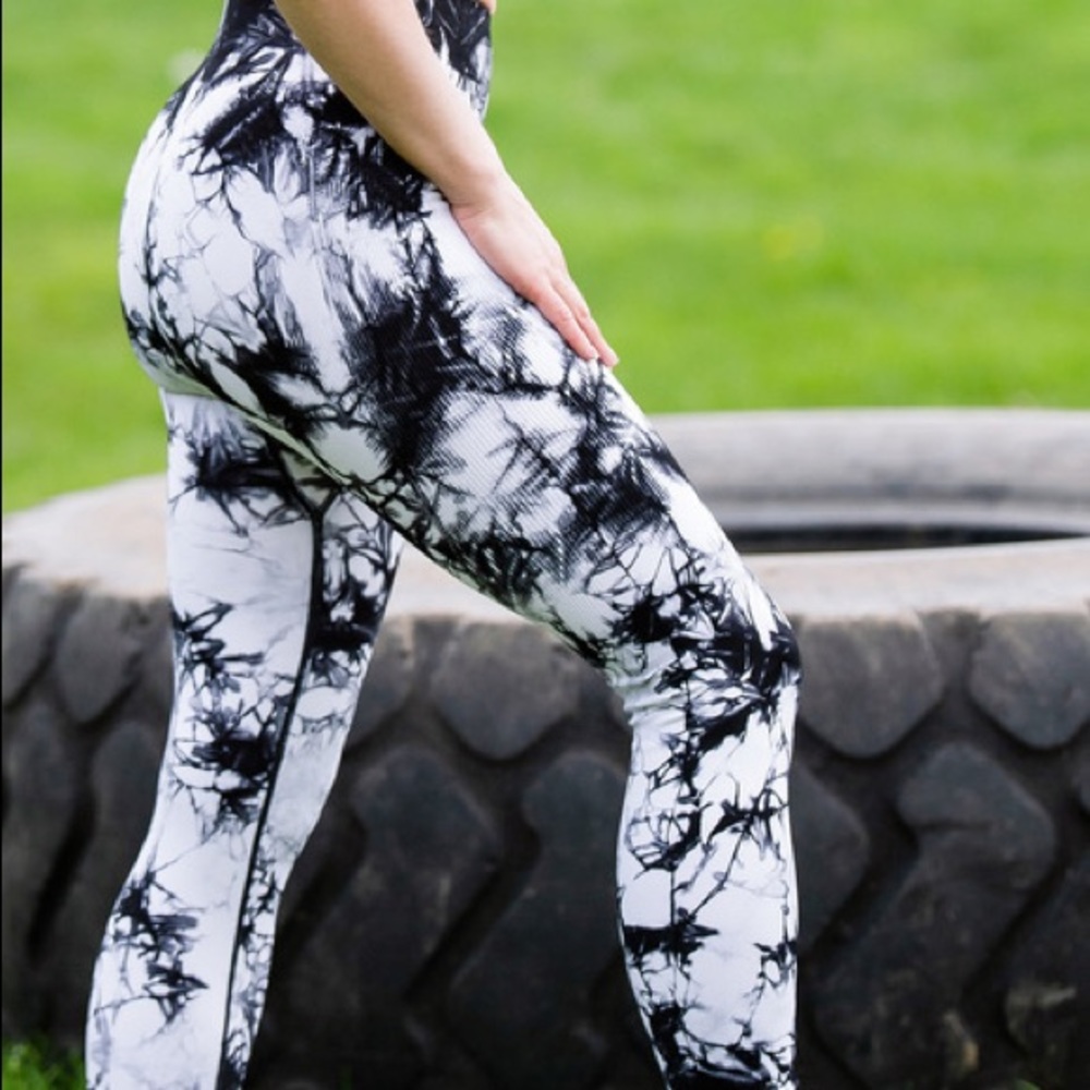 NWOT French Laundry Sport Tie Dye Leggings